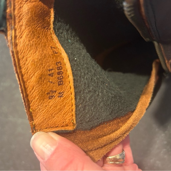 Born burgundy/reddish in color rising boot. - Picture 2 of 8